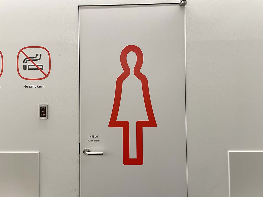 ナインアワーズ成田空港女性用の入り口